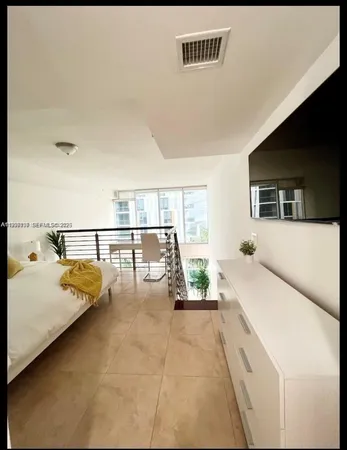 $3,300 | 41 Southeast 5th Street, Unit 414, Miami, FL 33131