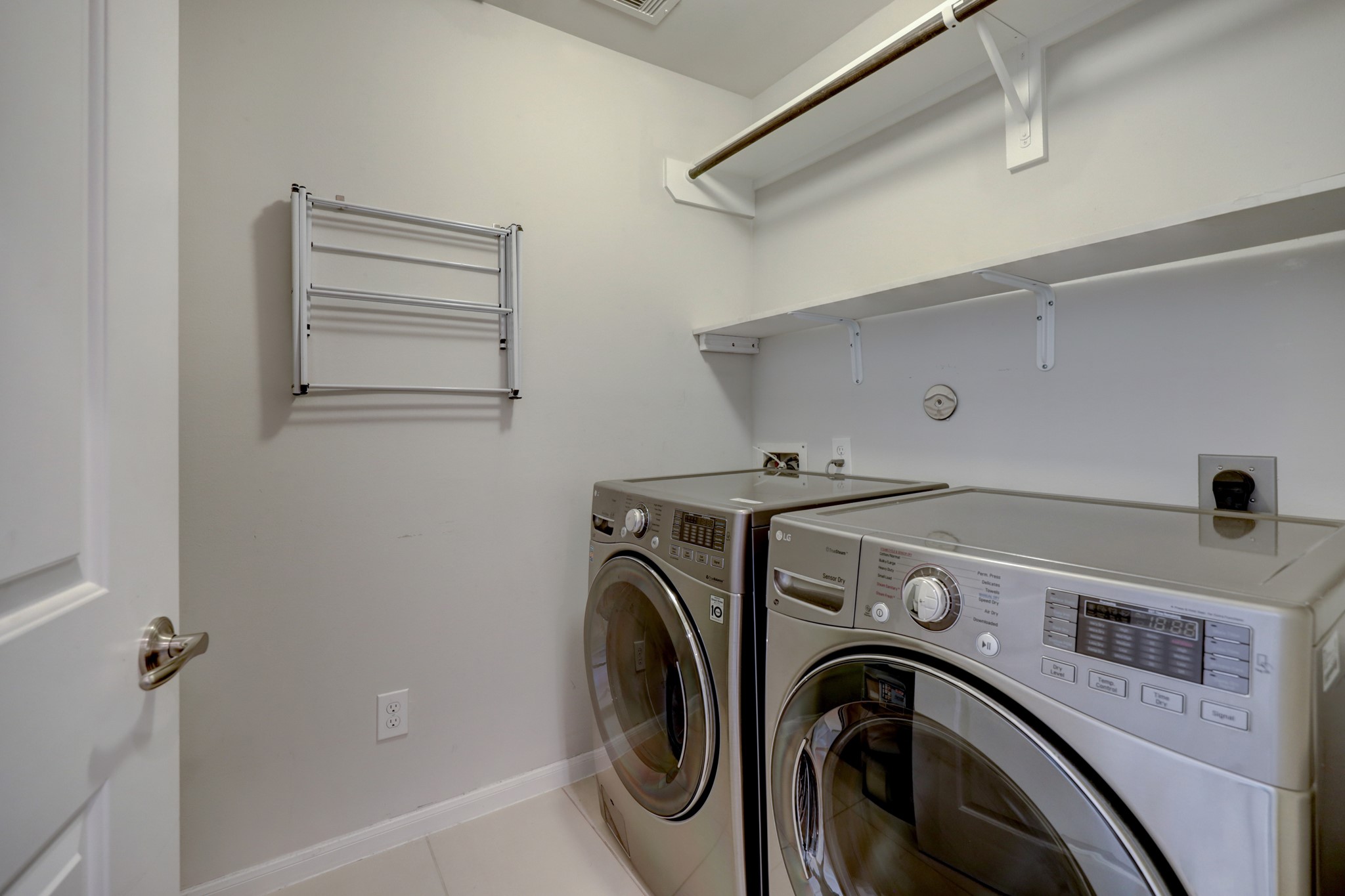 2231 Chenevert Street Houston, TX 77003 - Photo 23 of 26 a utility room with dryer and washer