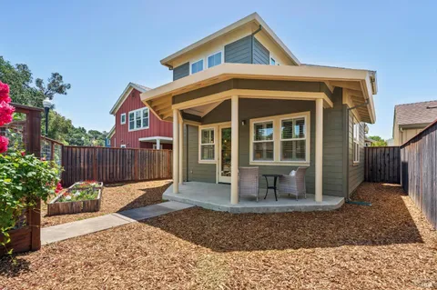 $825,000 | 117 Grayson Way, Healdsburg, CA 95448