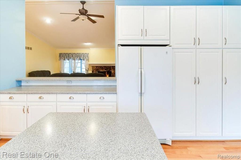 2051 Warrington Road Rochester Hills, MI 48307 - Photo 12 of 64