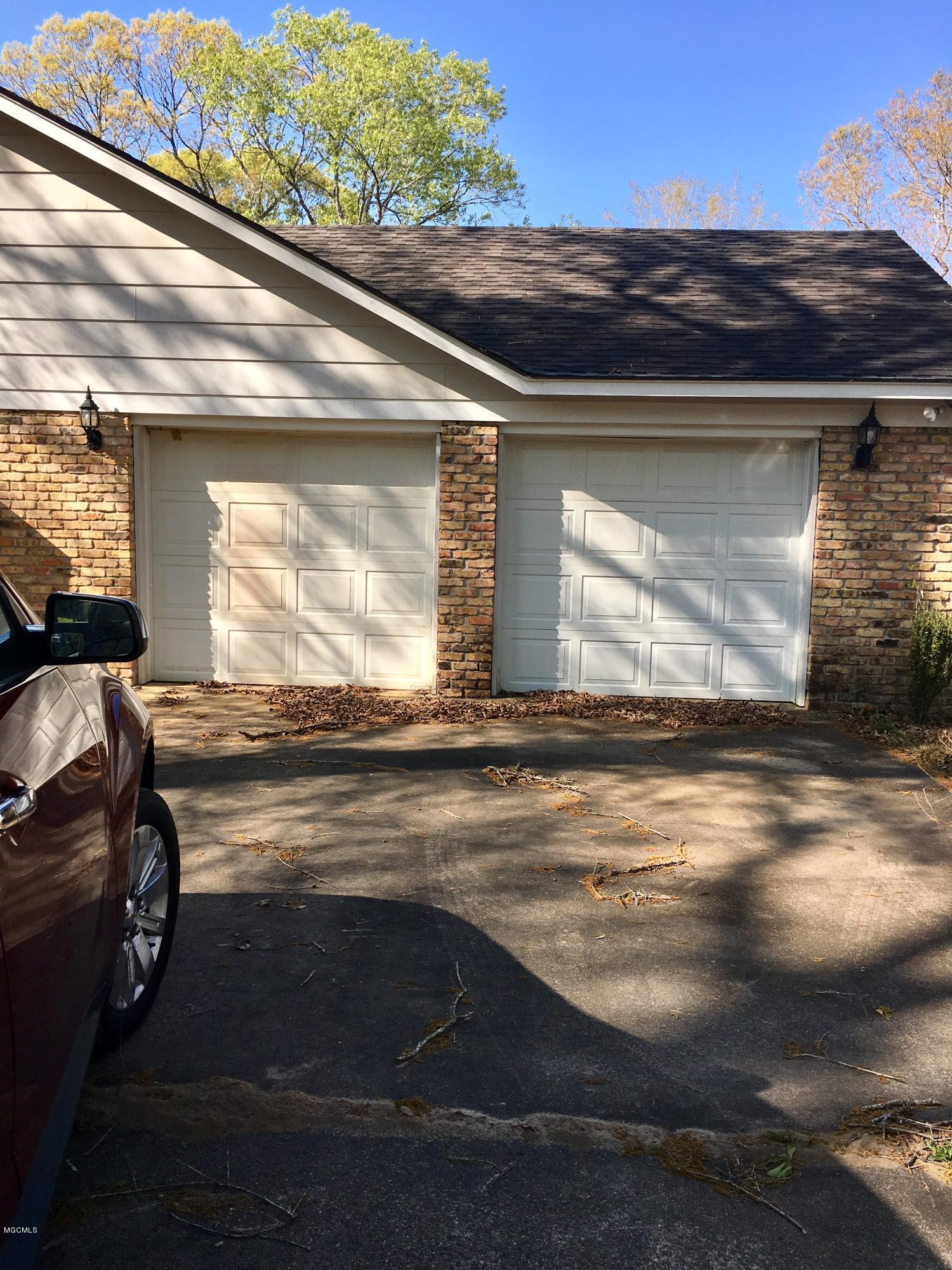 19901 Larry Carter Road Moss Point, MS 39562 - Photo 4 of 12 garage
