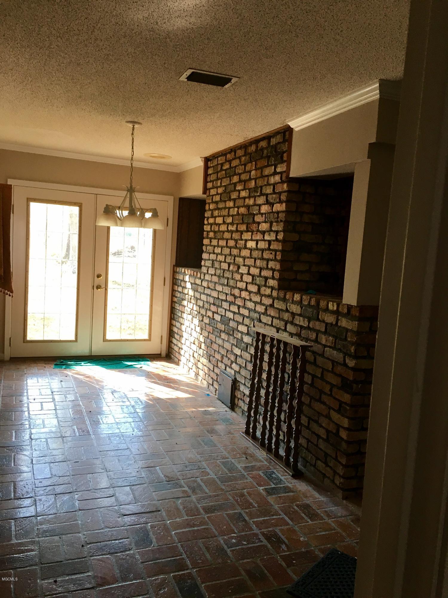 19901 Larry Carter Road Moss Point, MS 39562 - Photo 5 of 12 den
