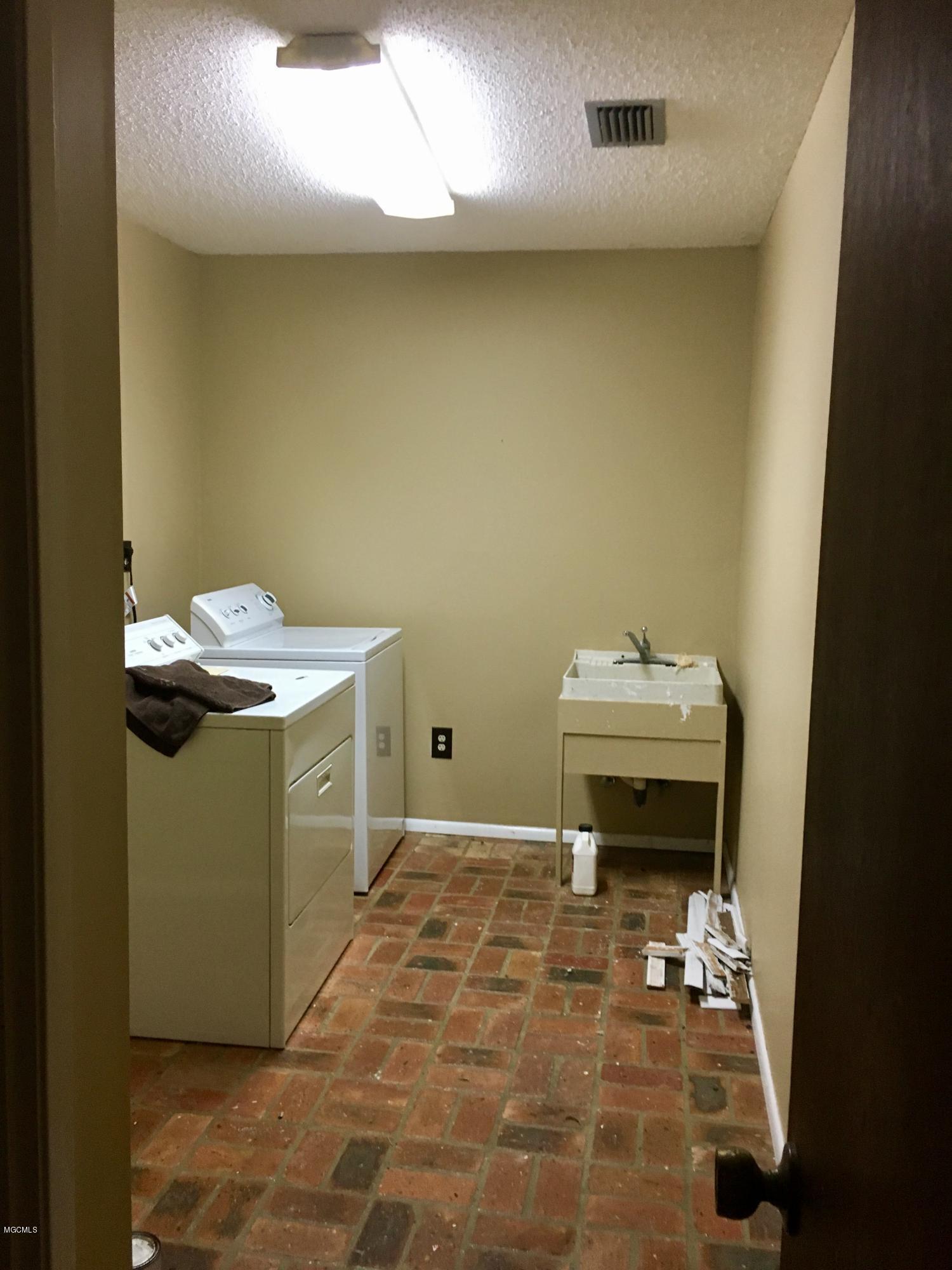19901 Larry Carter Road Moss Point, MS 39562 - Photo 7 of 12 laundry