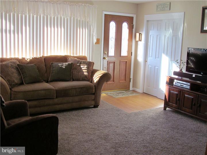 1103 Wynnbrook Road Secane, PA 19018 - Photo 3 of 15