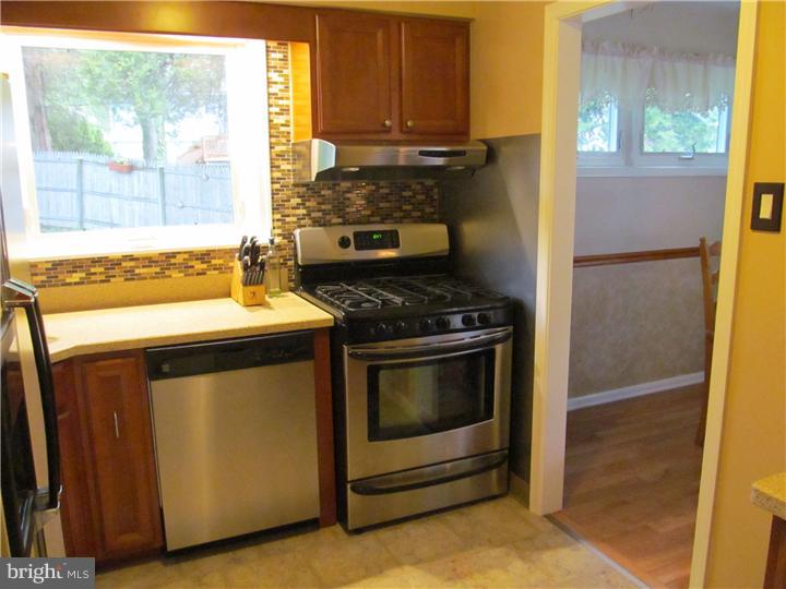1103 Wynnbrook Road Secane, PA 19018 - Photo 5 of 15