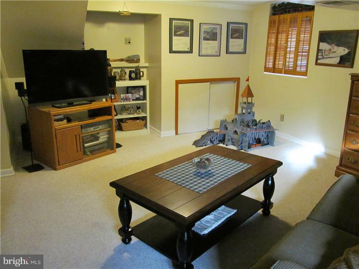 1103 Wynnbrook Road Secane, PA 19018 - Photo 9 of 15