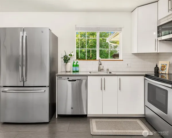 $799,000 | 4207 Southwest Thistle Street, Unit A, Seattle, WA 98136