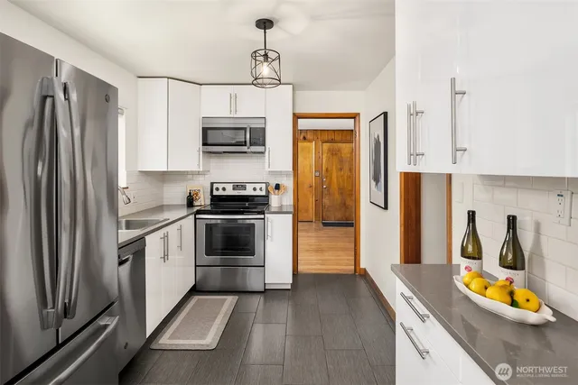 $799,000 | 4207 Southwest Thistle Street, Unit A, Seattle, WA 98136