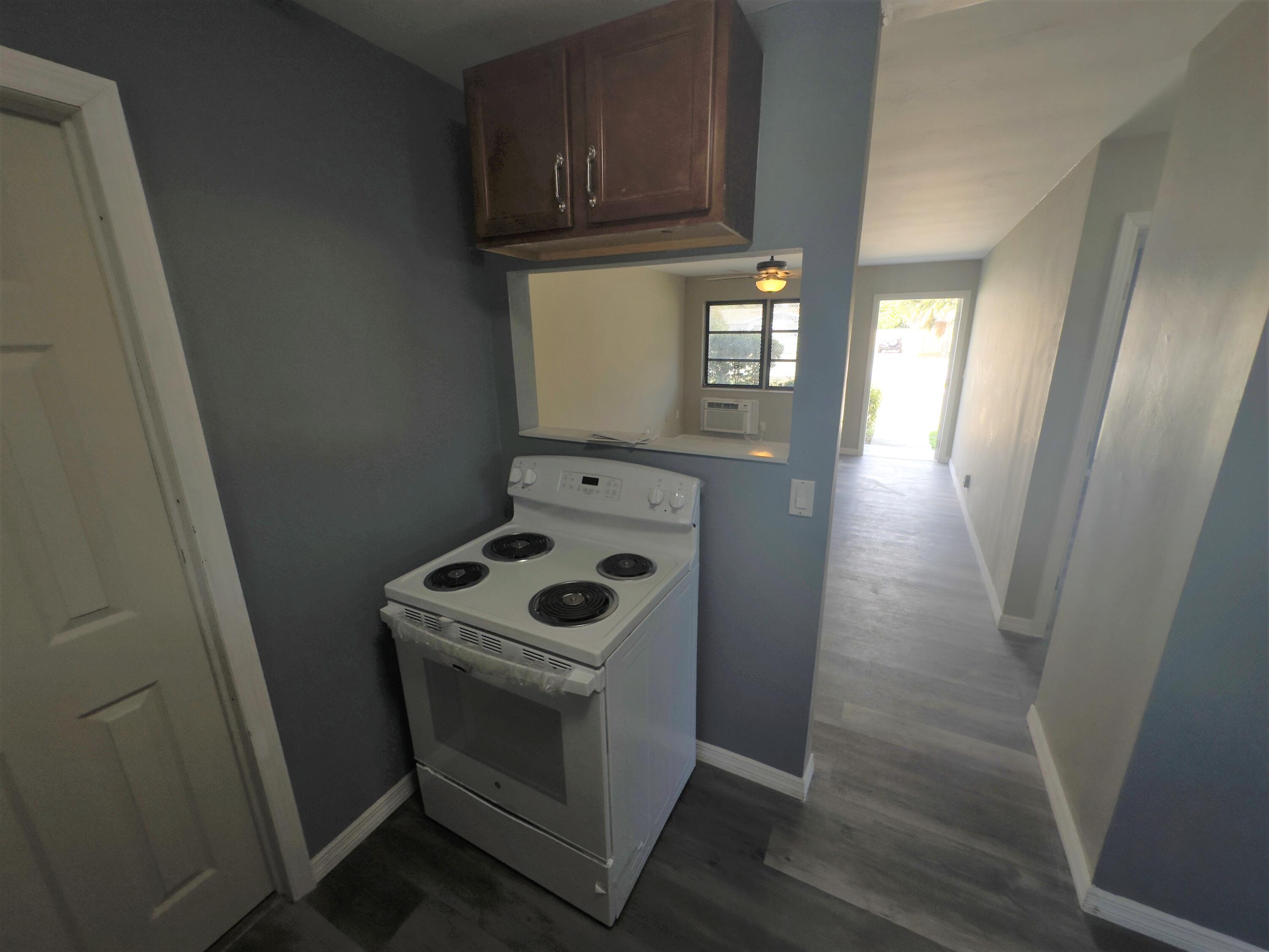521 Silver Beach Road Riviera Beach, FL 33403 - Photo 7 of 10 521 Kitchen 1
