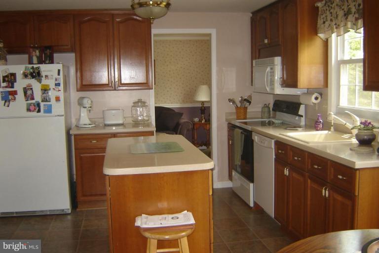 17521 Collier Circle Poolesville, MD 20837 - Photo 4 of 20 Family Room #2