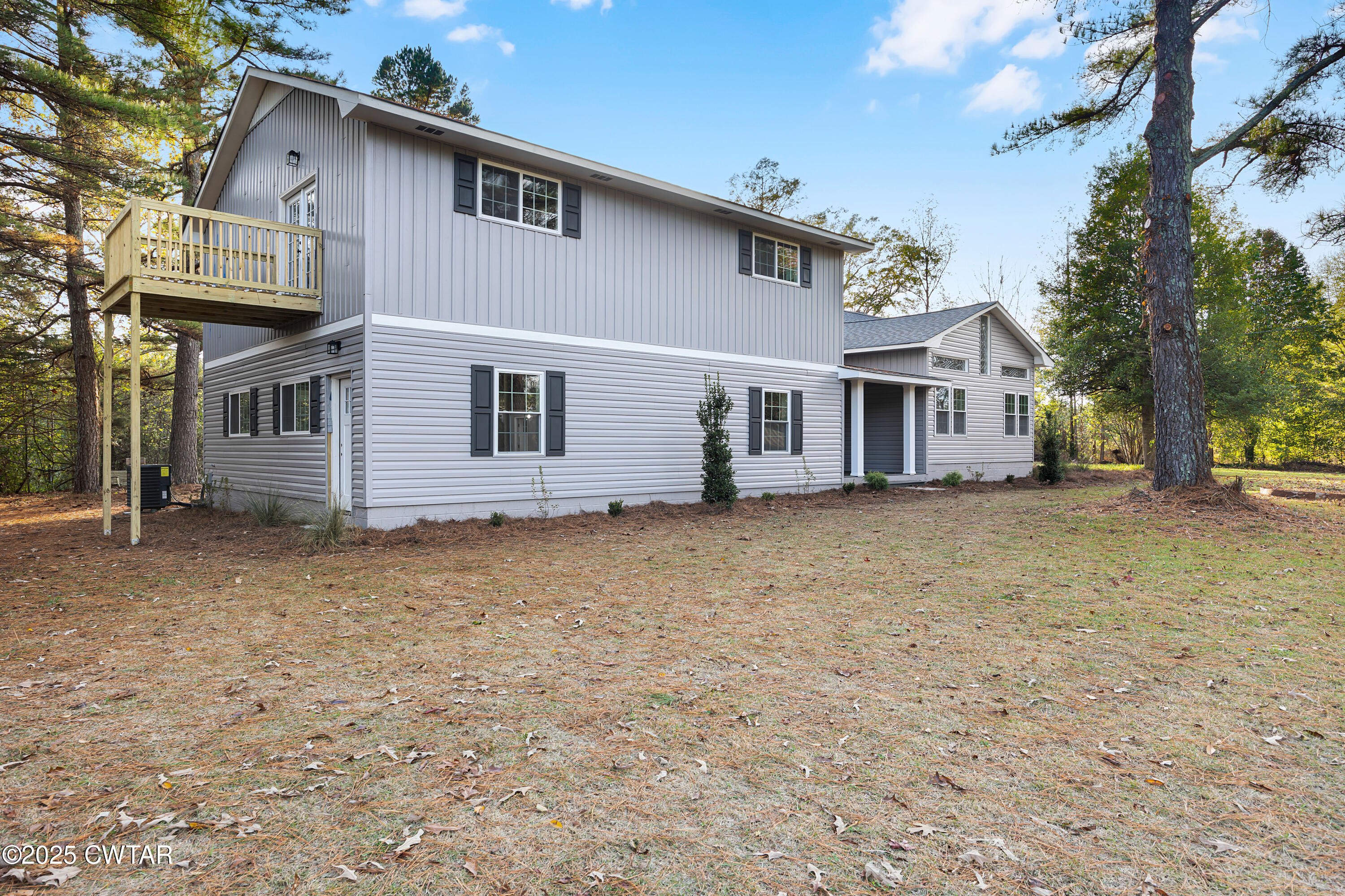 144 McLeary Road Jackson, TN 38305 - Photo 2 of 23 a front view of a house with a yard