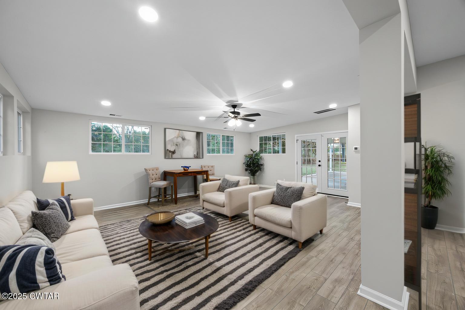 144 McLeary Road Jackson, TN 38305 - Photo 8 of 23 a living room with furniture and a lamp