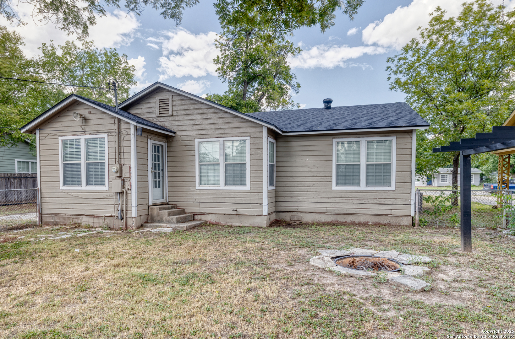 829 Maple Street Uvalde, TX 78801 - Photo 24 of 33 a house with trees in the background