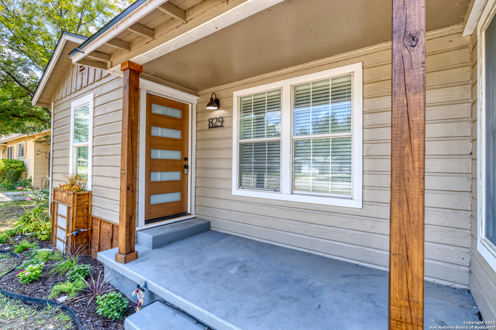 829 Maple Street Uvalde, TX 78801 - Photo 4 of 33 a view of house with front door