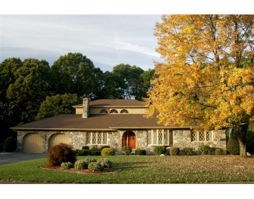 127 Carriage Road Chicopee, MA 01013 - Photo 1 of 13 Gallery Image 1