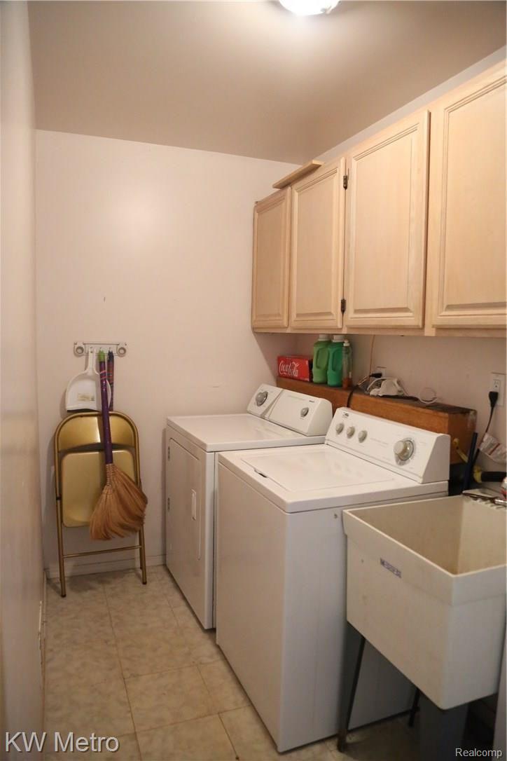 2159 Oakcrest Road Sterling Heights, MI 48310 - Photo 30 of 36 8B8A9834.JPG