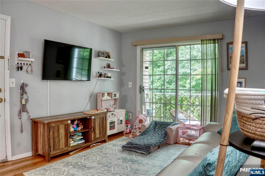 388 Poets Way Mahwah, NJ 07430 - Photo 12 of 30