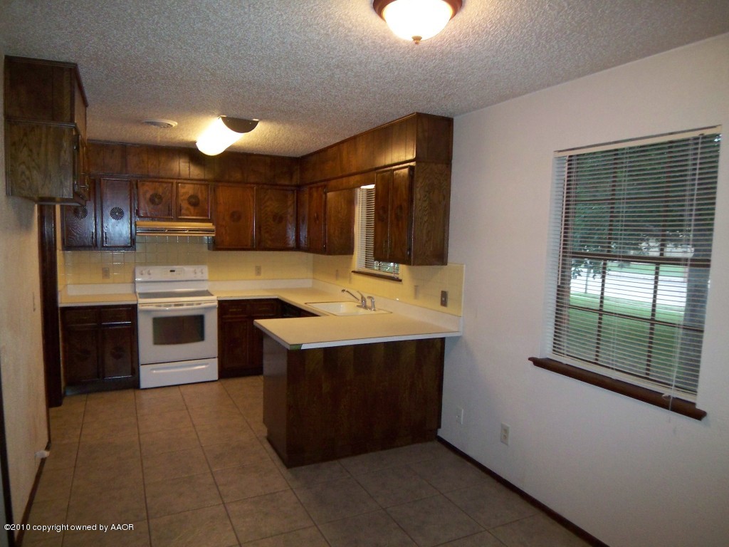 5203 South Fannin Street Amarillo, TX 79110 - Photo 2 of 18 Kitchen