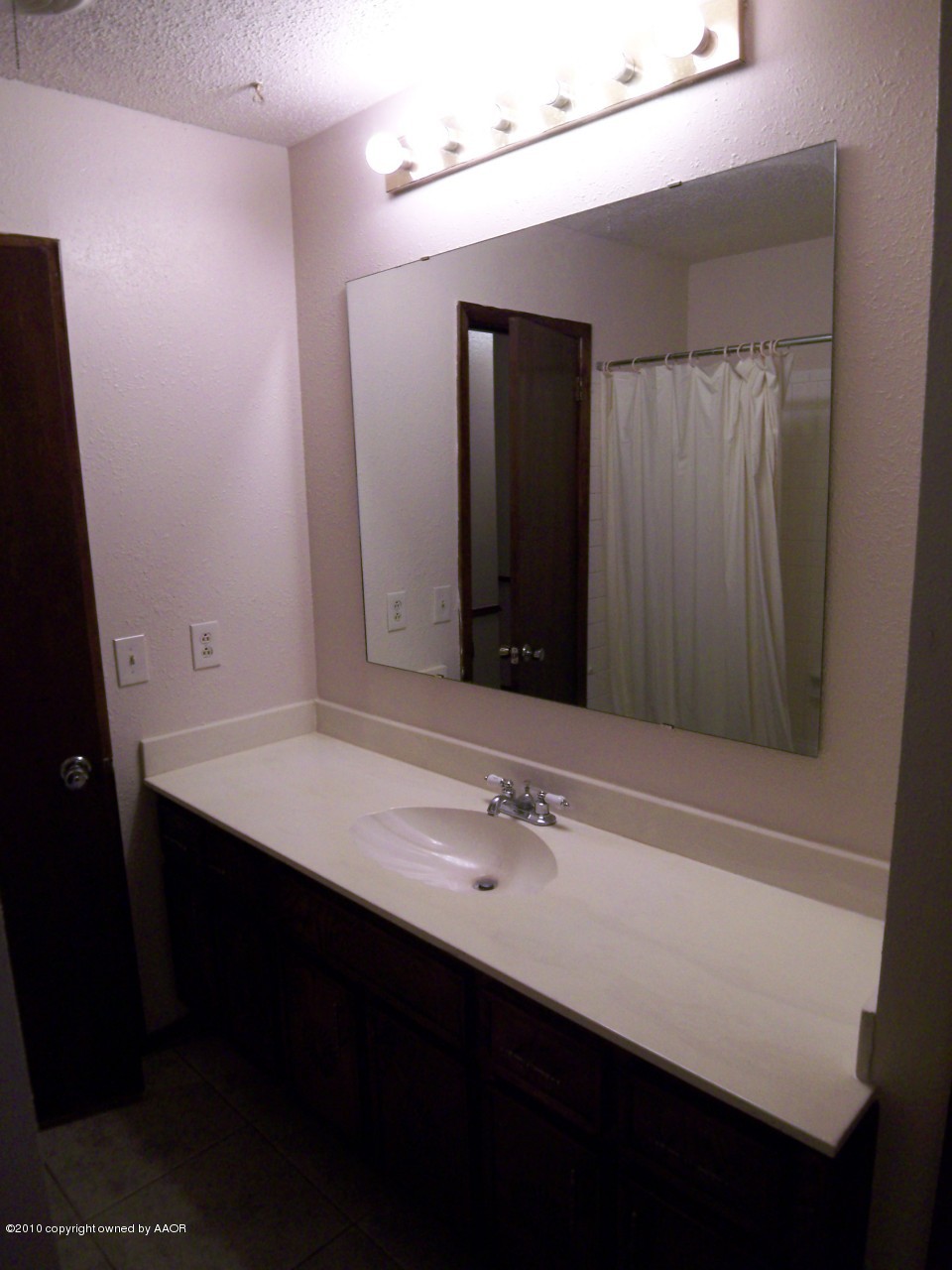 5203 South Fannin Street Amarillo, TX 79110 - Photo 12 of 18 Hall Bath