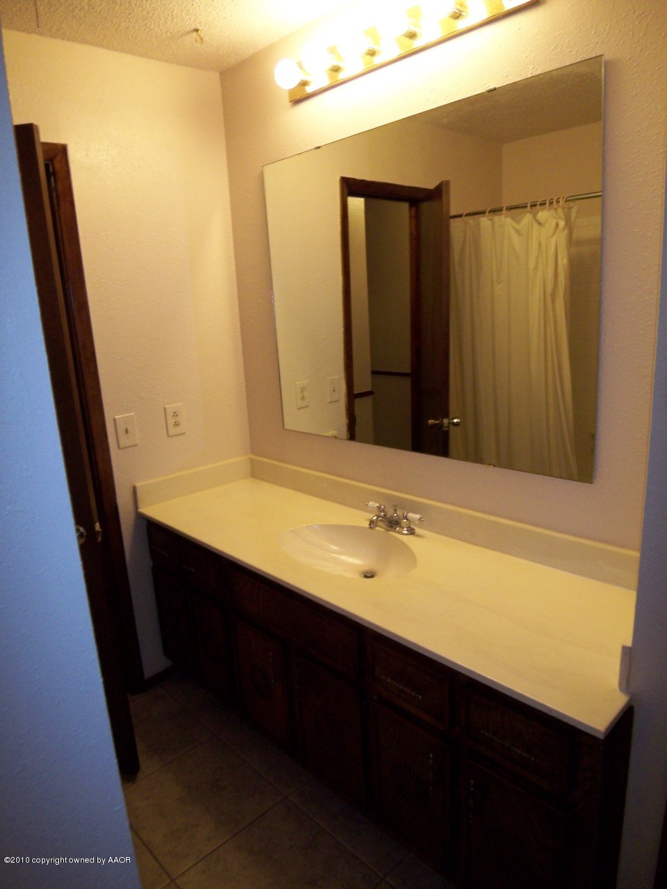 5203 South Fannin Street Amarillo, TX 79110 - Photo 14 of 18 Halll Bath