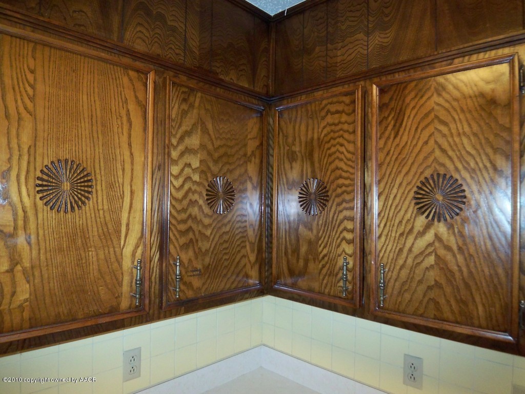 5203 South Fannin Street Amarillo, TX 79110 - Photo 4 of 18 Newly refinished cabinets/kitchen