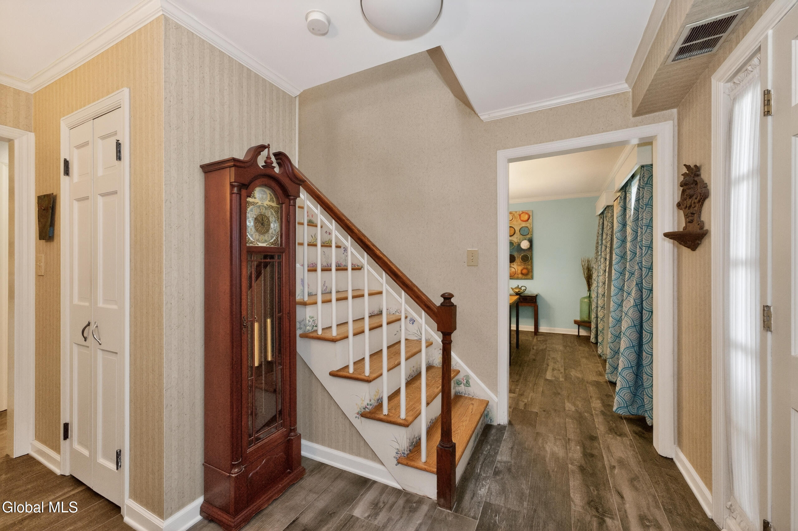 36 Carriage Road Bethlehem, NY 12054 - Photo 7 of 49 1 Entryway 2