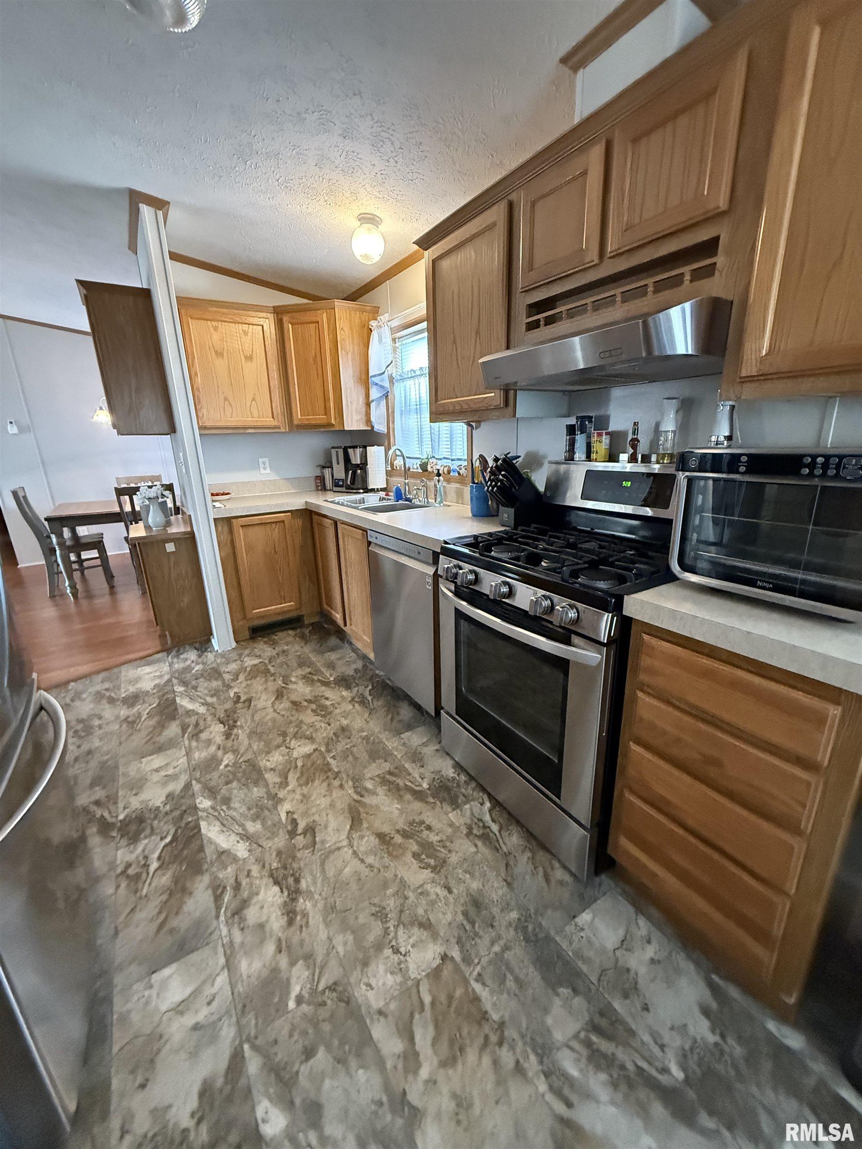 3535 East Cook Street, Unit 31 Springfield, IL 62702 - Photo 5 of 16 Gallery Image 5