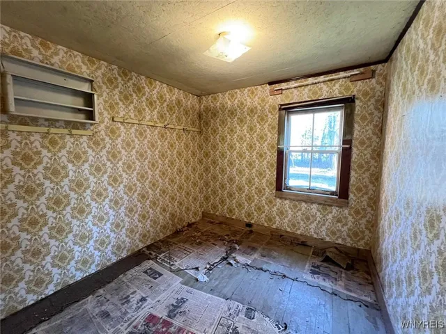 $95,000 | 642 Monroe Avenue, Evans, NY 14006