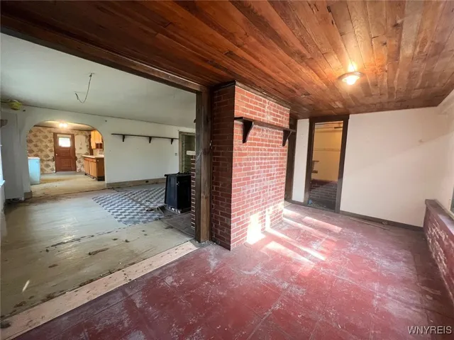 $95,000 | 642 Monroe Avenue, Evans, NY 14006