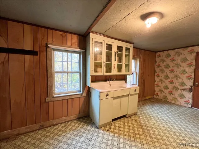 $95,000 | 642 Monroe Avenue, Evans, NY 14006