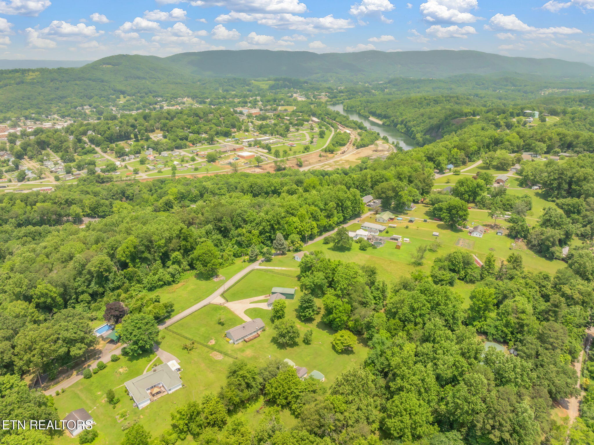 261 Harding Road Harriman, TN 37748 - Photo 12 of 28 Harriman and Waldens Ridge