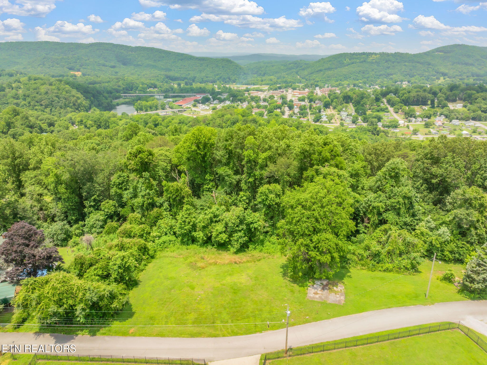 261 Harding Road Harriman, TN 37748 - Photo 14 of 28 Lot is to the right of picture