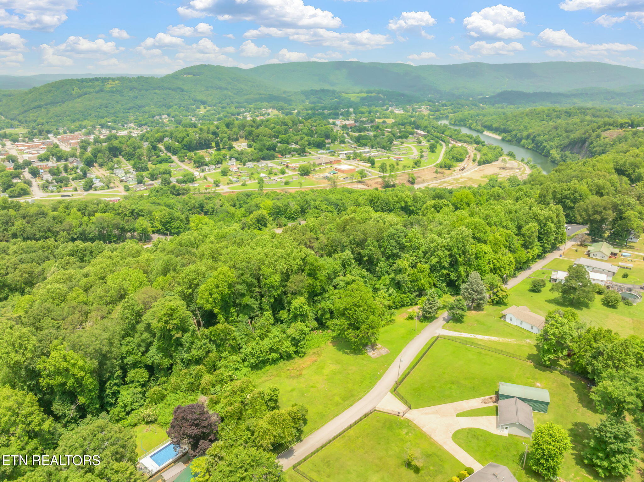 261 Harding Road Harriman, TN 37748 - Photo 15 of 28 Harriman