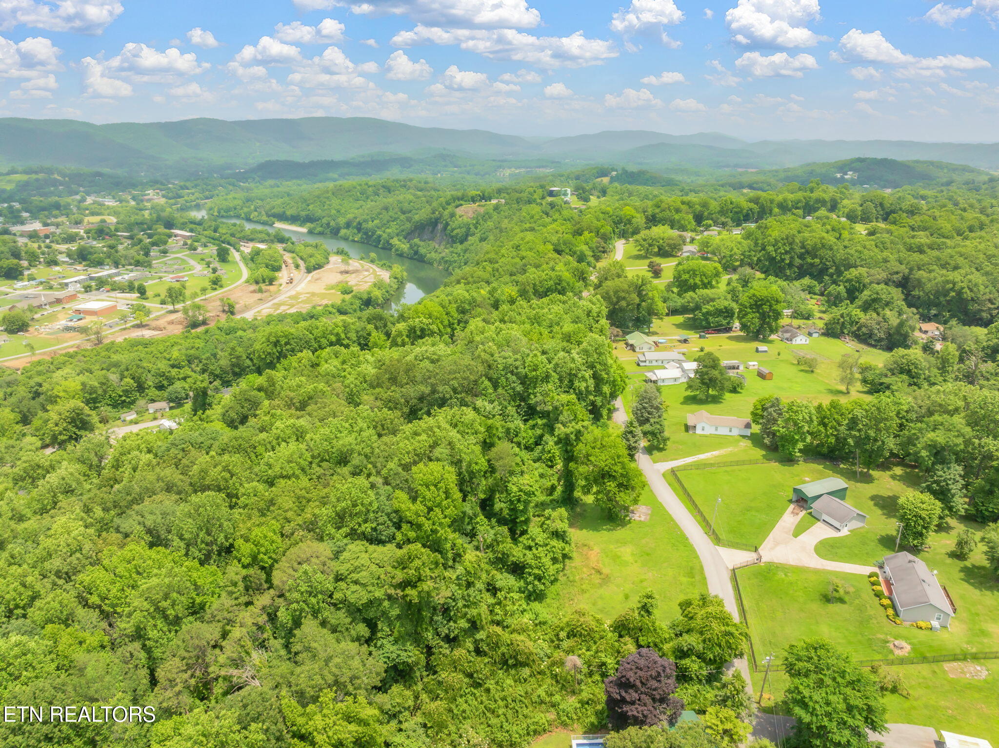 261 Harding Road Harriman, TN 37748 - Photo 16 of 28 Harriman