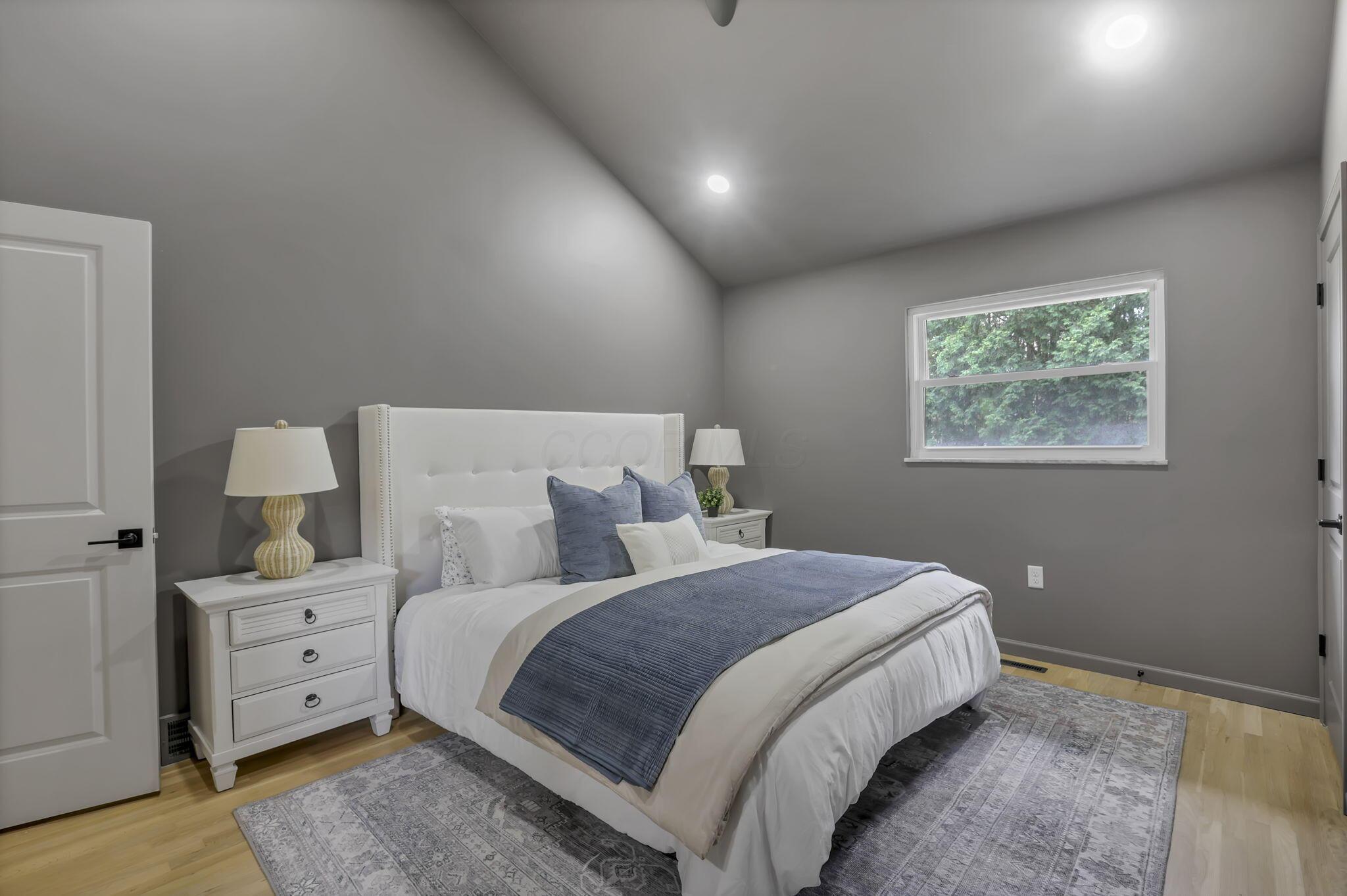 1285 Kingsgate Road Columbus, OH 43221 - Photo 23 of 50 Primary ensuite