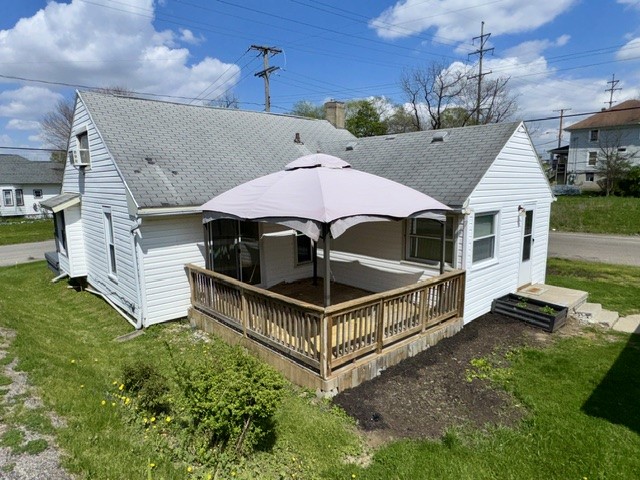 1701 West Jefferson Street Springfield, OH 45506 - Photo 5 of 18 This charming home offers a spacious deck, perfect for outdoor living and entertaining.