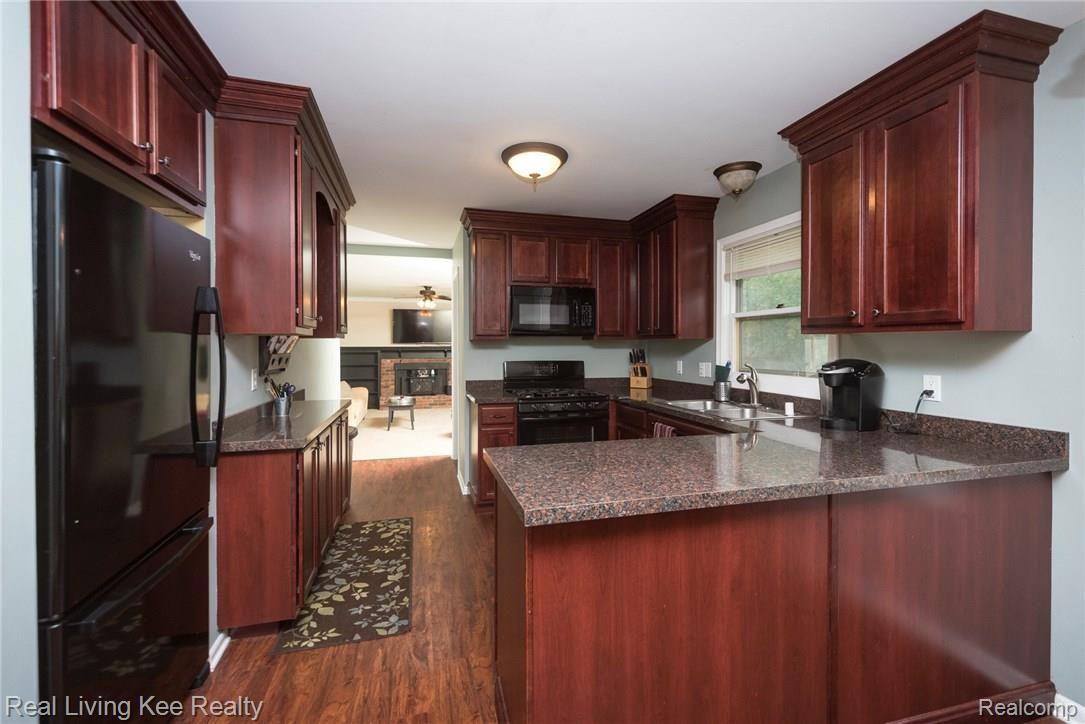 5191 Middleboro Road Grand Blanc, MI 48439 - Photo 12 of 37 MK7_2593.jpg