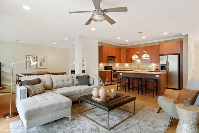 $3,600 | 810 North Wolcott Avenue, Unit 3A, Chicago, IL 60622