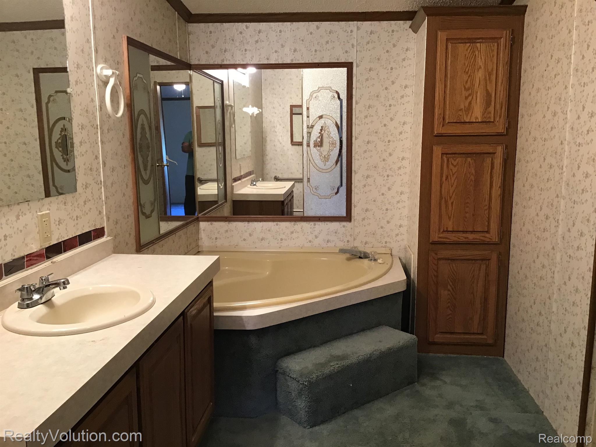 4444 Knoll Road Capac, MI 48014 - Photo 15 of 28 Gallery Image 15