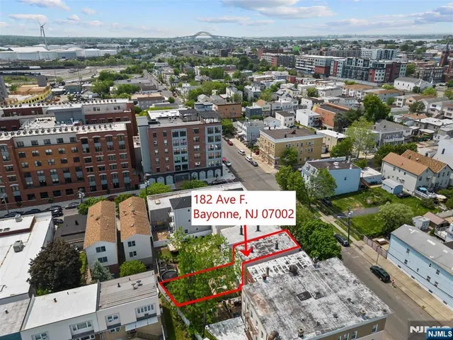 $2,000 | 182 Avenue F, Bayonne, NJ 07002