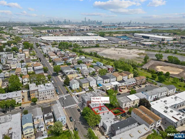 $2,000 | 182 Avenue F, Bayonne, NJ 07002