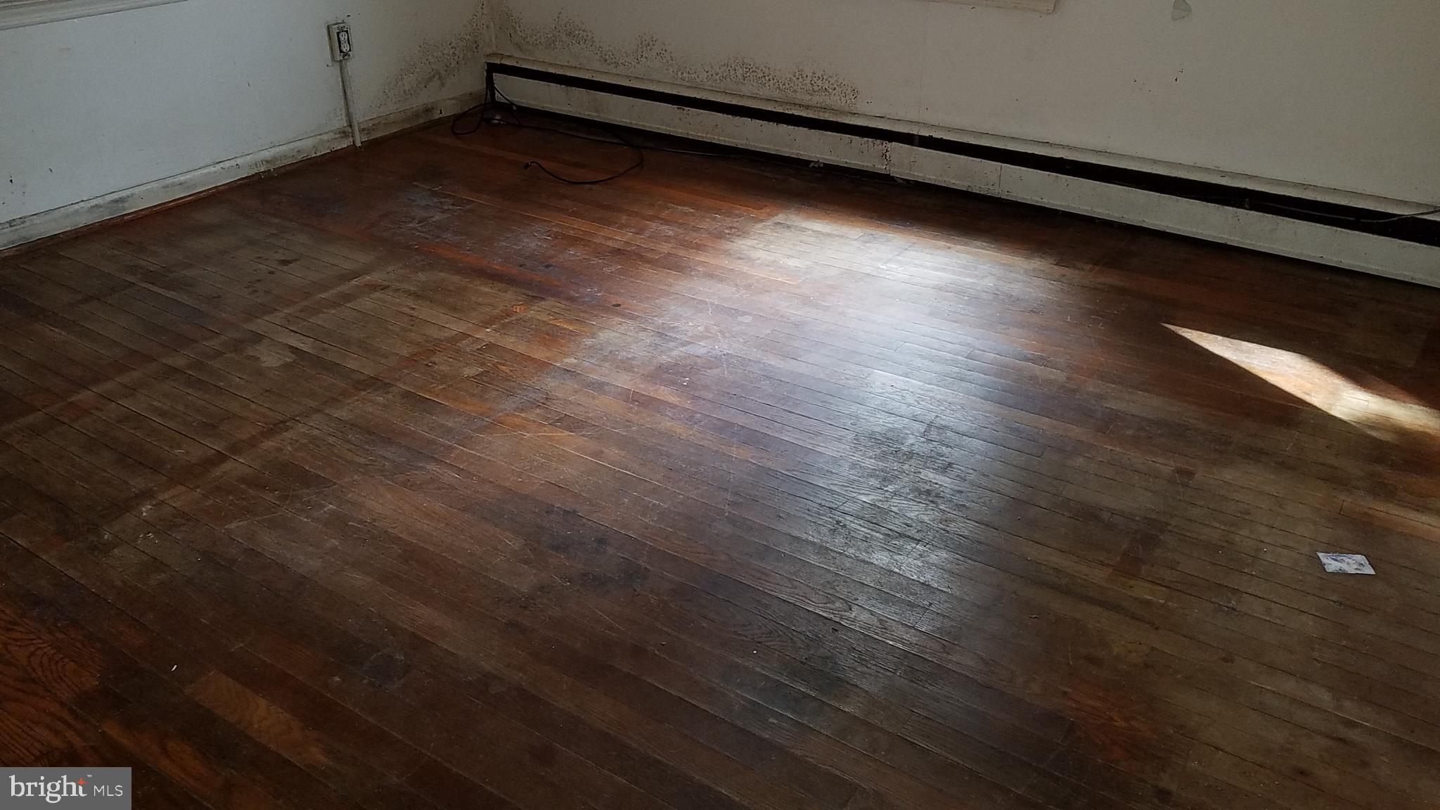 3281 Valley Road Berkeley Springs, WV 25411 - Photo 9 of 26 Living floor
