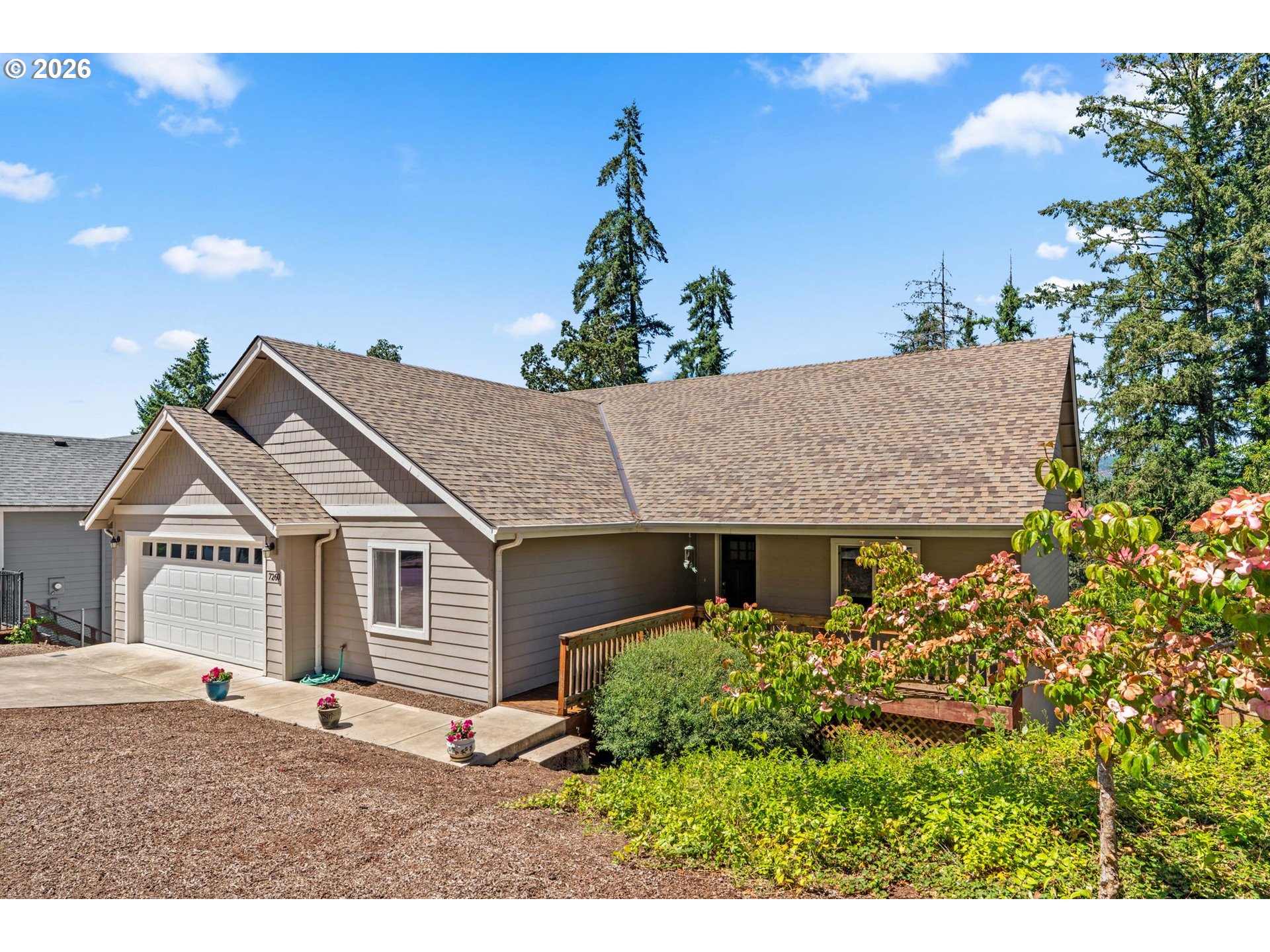 7260 Glacier Drive Springfield, OR 97478 - Photo 2 of 38