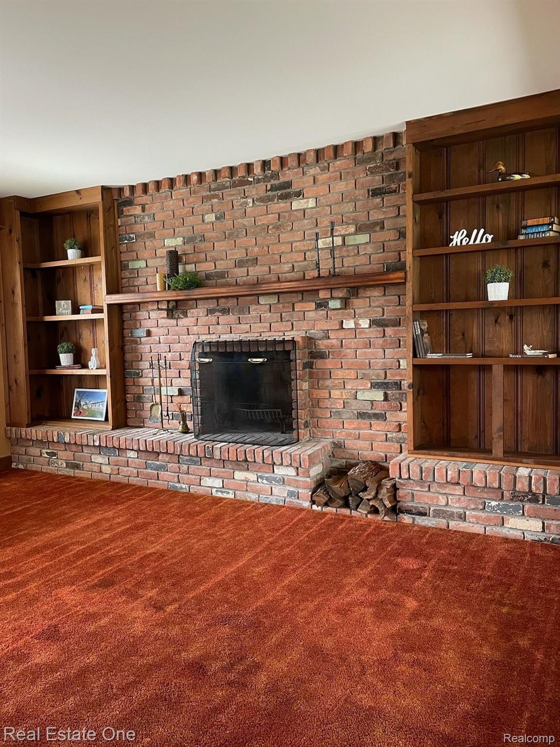 11260 Hartland Road Fenton, MI 48430 - Photo 14 of 73 Additional angle, note gorgeous hearth as well
