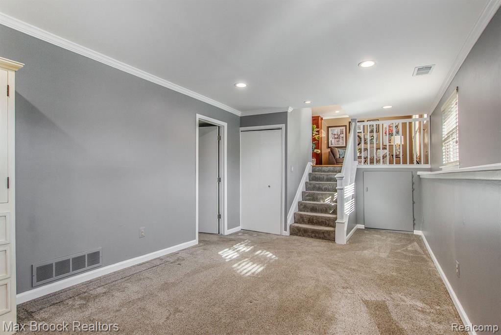 954 Hadley Road Rochester Hills, MI 48307 - Photo 9 of 43