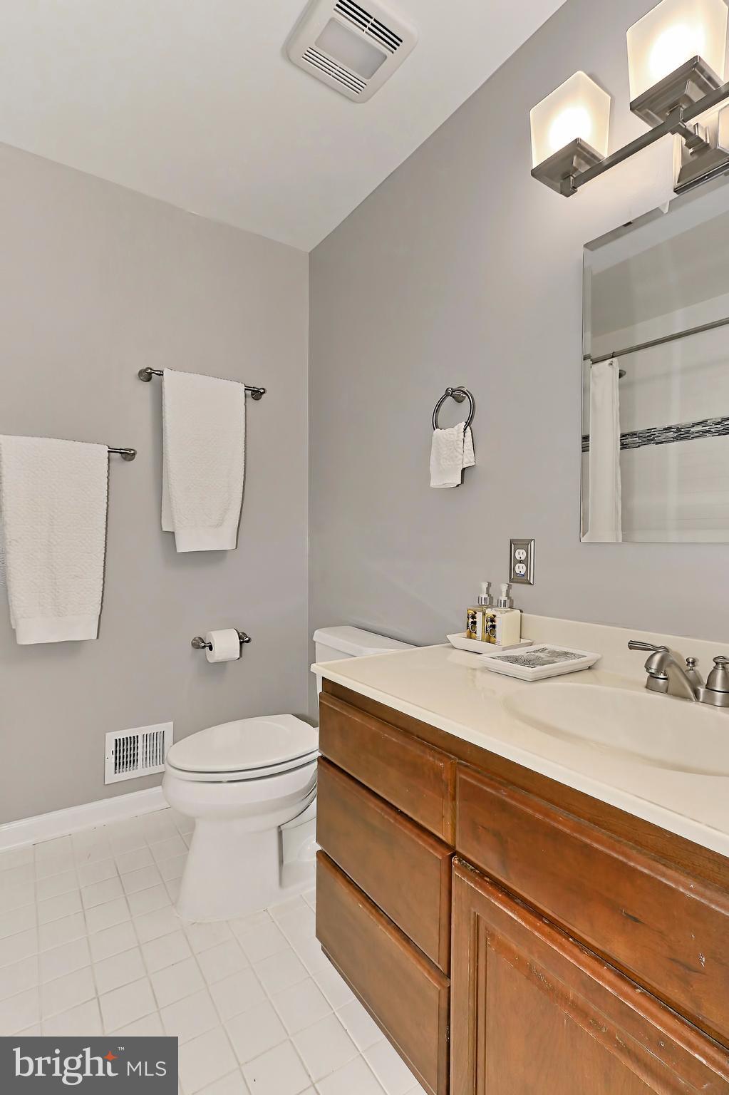 2311 Archdale Road Reston, VA 20191 - Photo 18 of 30 UPPER HALL BATHROOM w/ BATHTUB/SHOWER