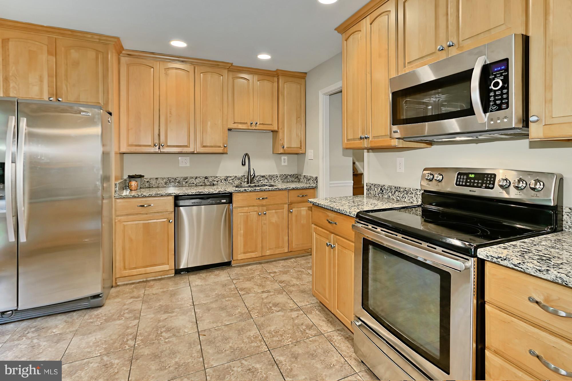 2311 Archdale Road Reston, VA 20191 - Photo 8 of 30 LOVELY WOOD CABINETS & GRANITE COUNTERS