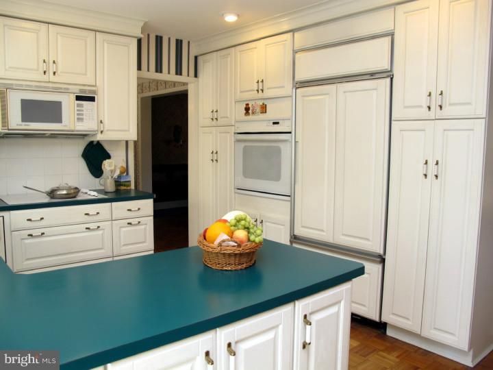 756 Amsterdam Road Mount Laurel, NJ 08054 - Photo 9 of 24 Kitchen