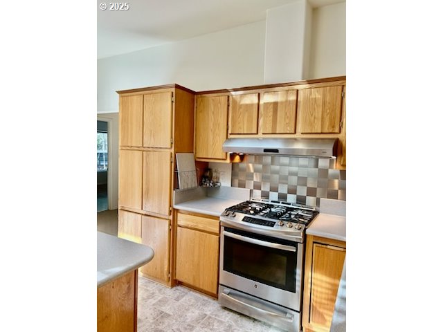 402 Sherwood Loop Florence, OR 97439 - Photo 11 of 33 a kitchen with a sink cabinets and appliances