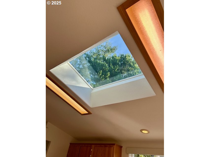 402 Sherwood Loop Florence, OR 97439 - Photo 12 of 33 a view of balcony